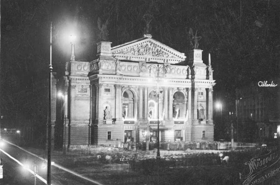 Львівська Опера у нічному освітленні, 1920 – ті рр.