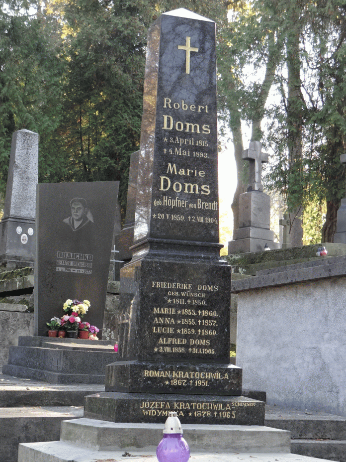 Поховання Р. Домса і його родичів на Личаківському цвинтарі