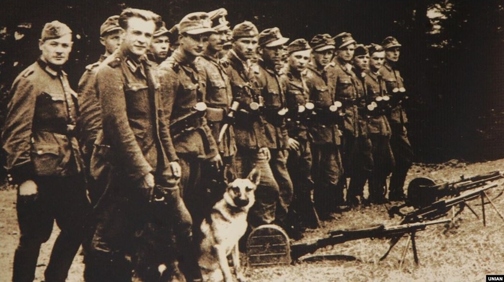 Бійці сотні УПА «Леви» під час охорони Збору УГВР у липні 1944 року у селі Сприня Львівської області

