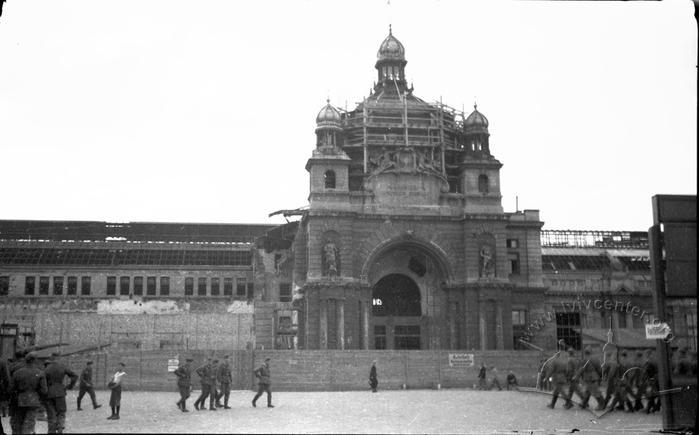 Зруйнований залізничний вокзал, 1941 рік

