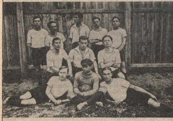 Гравці футбольного клубу «Україна», 1923 рік.

