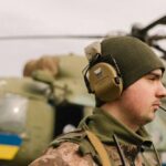 prezydent-nagorodyv-12-tu-brygadu-armijskoyi-aviacziyi-vidznakoyu-za-muzhnist-ta-vidvagu