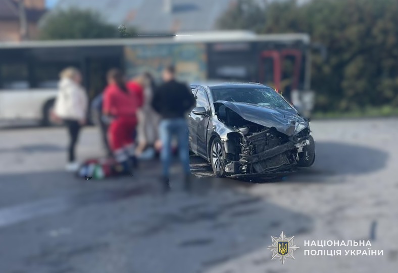 ДТП під Львовом: зіткнення легковика та маршрутки, п'ять постраждалих