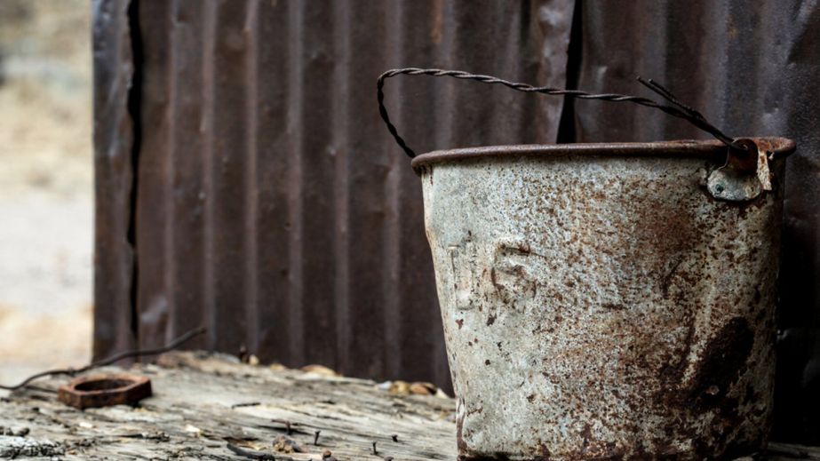 Мешканка Львівщини сплатить 10 тис. грн за облиття сусідки фекаліями