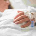 Смертельний випадок від сказу: жінку вкусило кошеня на кладовищі