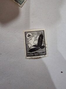 Митники вилучили понад 14 тисяч марок з нацистською символікою на кордоні з Польщею