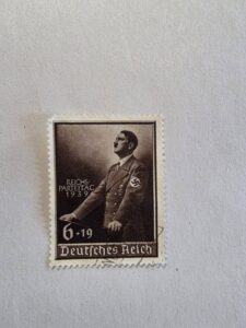 Митники вилучили понад 14 тисяч марок з нацистською символікою на кордоні з Польщею