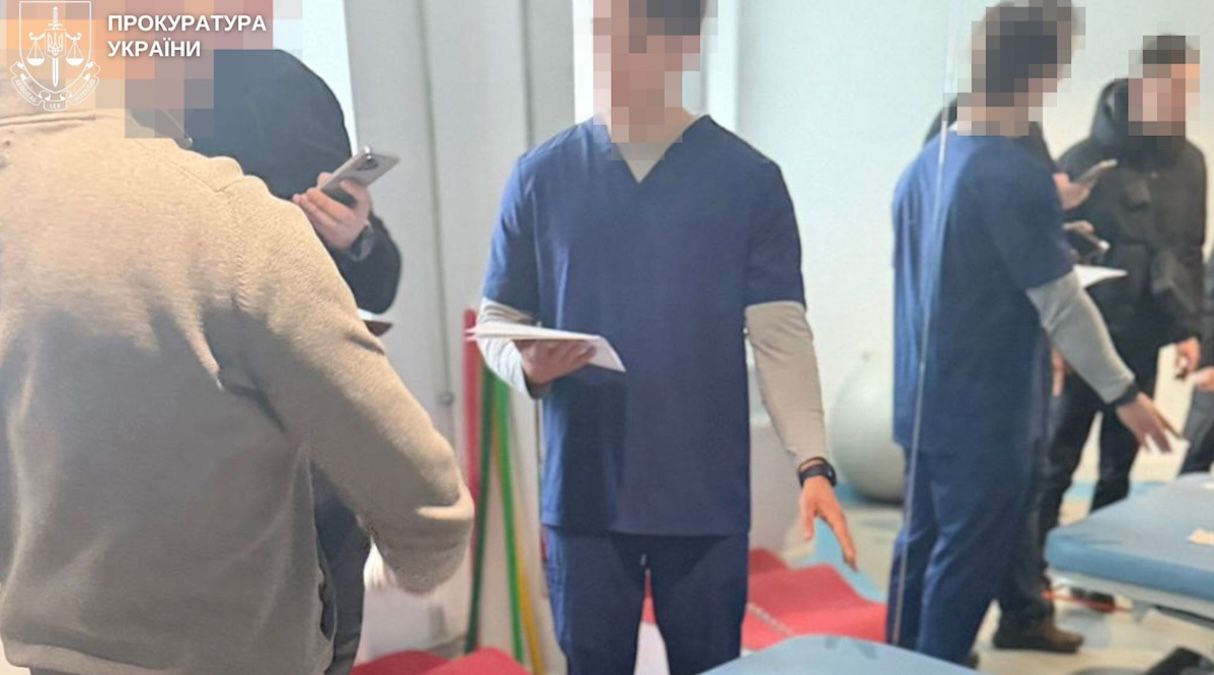 Реабілітолога військового госпіталю затримали за вимагання 80 тис. грн хабара у Львові