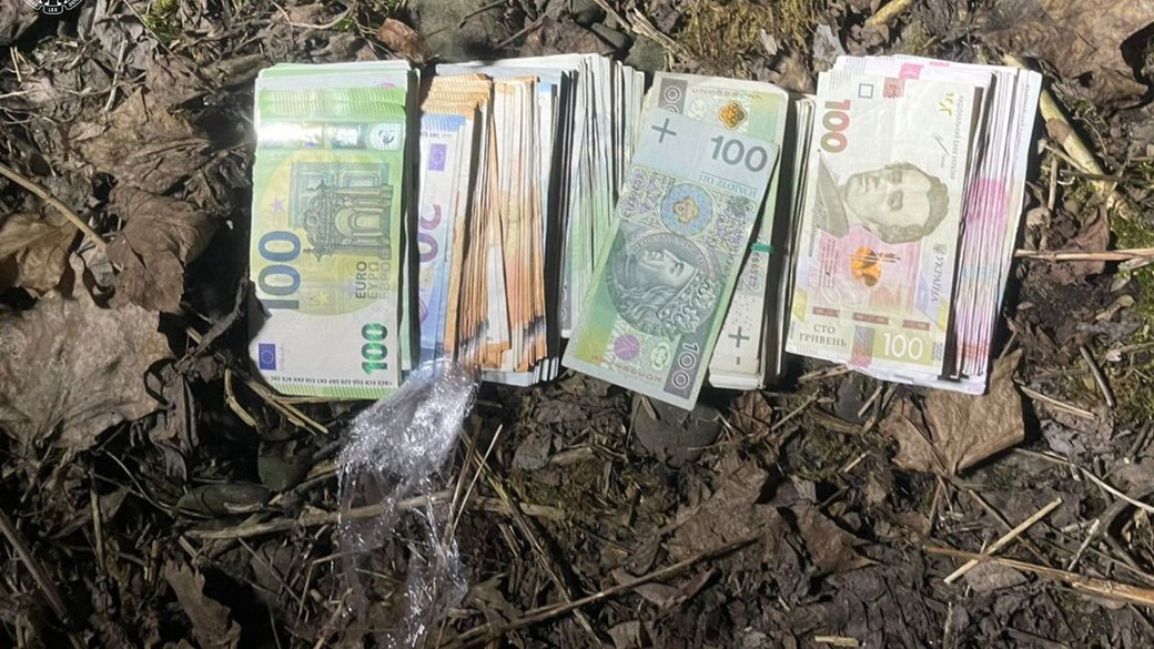 На Львівщині чоловіка підозрюють у викраденні майже мільйона гривень із будинку брата