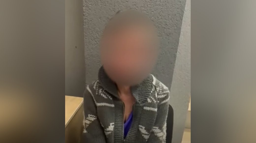 У Львові склали протокол на жінку, яка перекинула лампадки під виставкою з портретами загиблих військовополонених