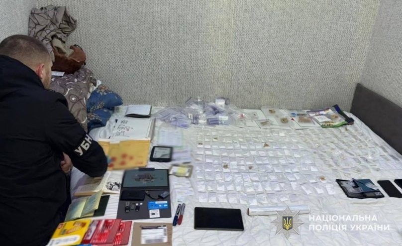 У Львові затримали наркоторговців: кокаїн у книзі про Лесю Українку