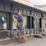 У Львові триває демонтаж літніх майданчиків ресторанів без дозвільних документів
