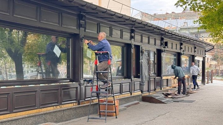 У Львові триває демонтаж літніх майданчиків ресторанів без дозвільних документів