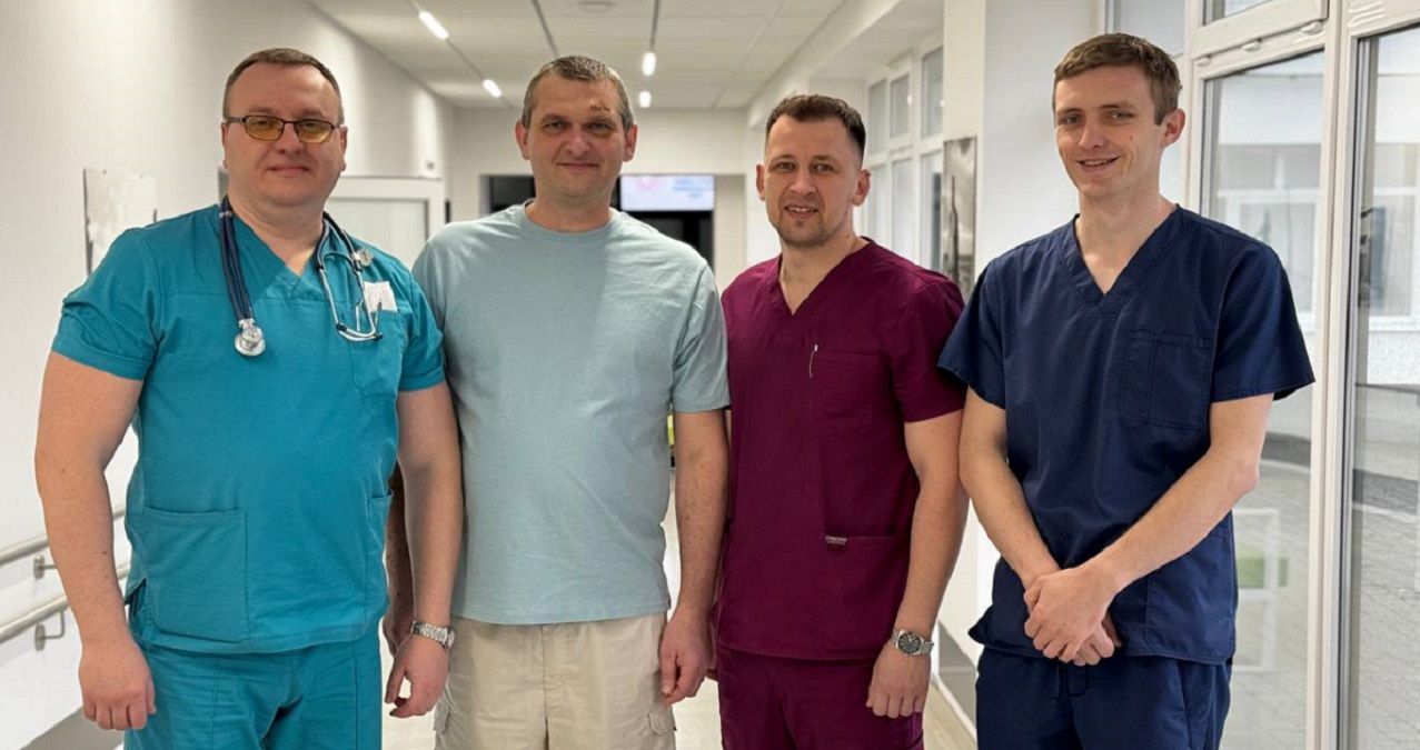 Хірурги видалили 10 см уламка скла біля аорти львів'янину після атаки