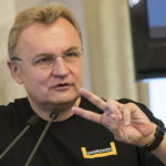 Садового облили брудною водою на площі Ринок у Львові