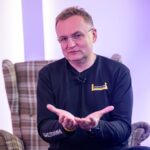 На площі Ринок перехожий облив мера Садового рідиною — кримінальне провадження