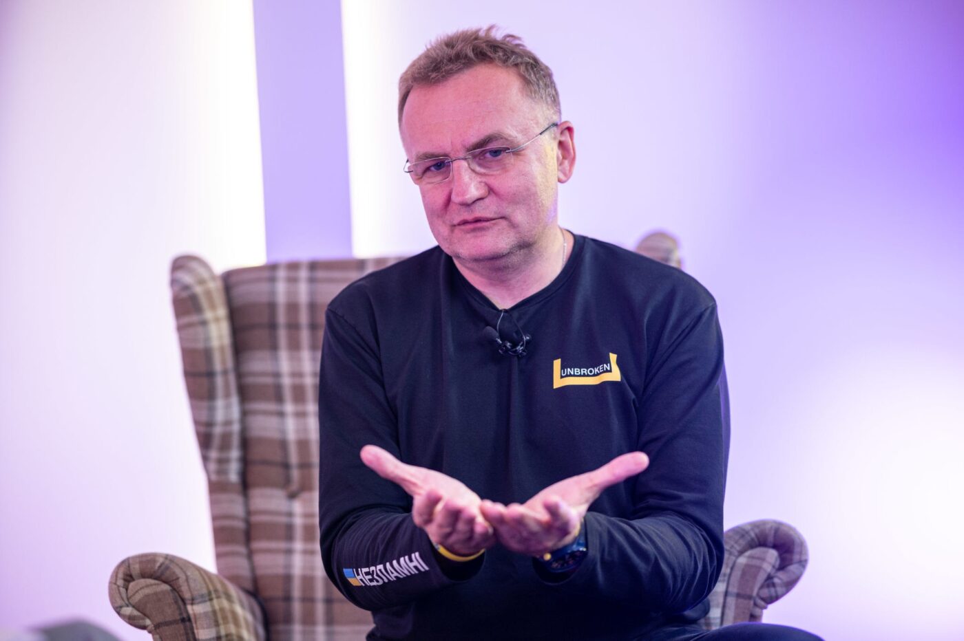 На площі Ринок перехожий облив мера Садового рідиною — кримінальне провадження